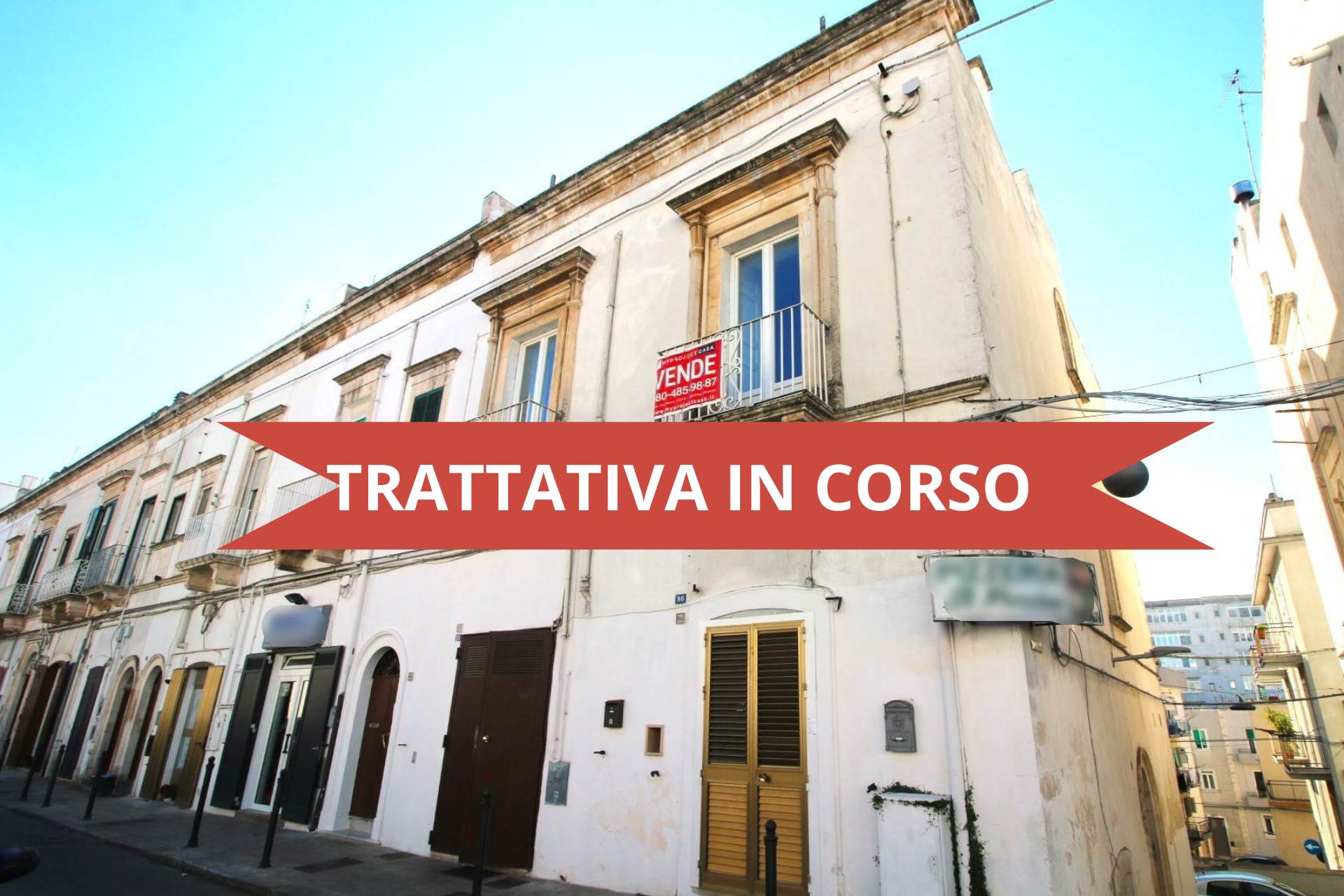 Vendesi bilocale con terrazzo in centro