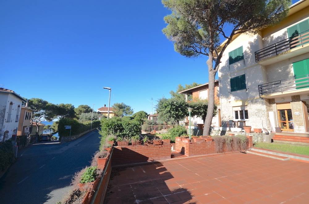 CASTIGLIONCELLO, Tuscany, two apartments, garage and garden