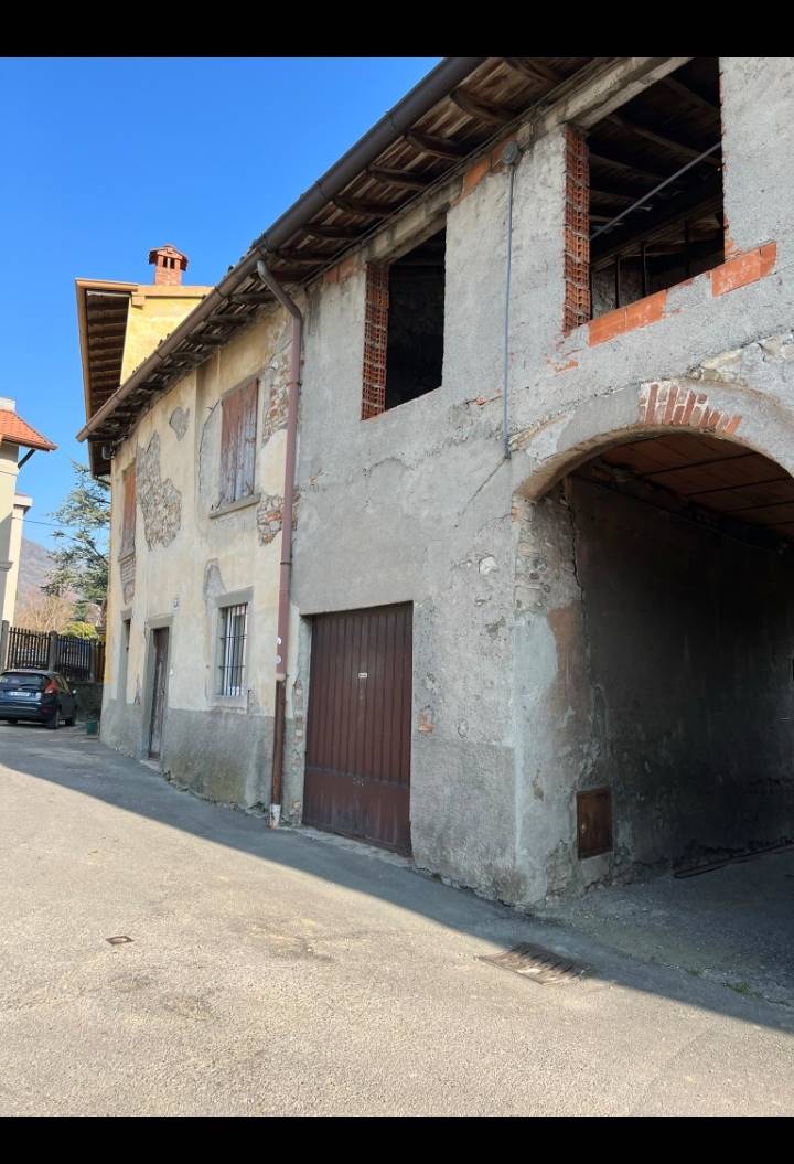 Rustico casale in vendita a Ponteranica Bergamo Pontesecco