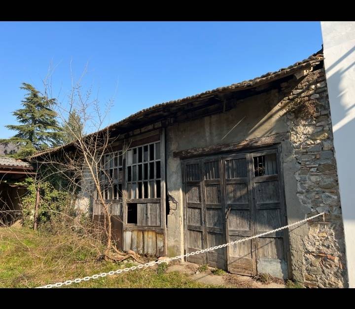 Rustico casale da ristrutturare in zona Pontesecco a Ponteranica