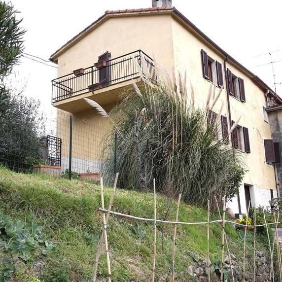Casa semi indipendente in vendita a Fosdinovo Massa Carrara