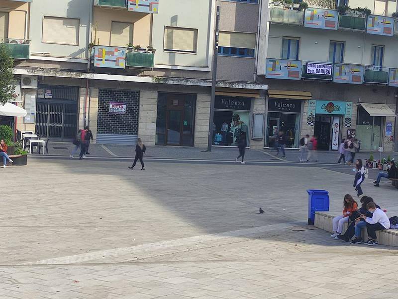PIAZZA BILOTTI, COSENZA, Shop for rent, composed by: 2 Rooms, 2 Bathrooms, Price: € 4,000