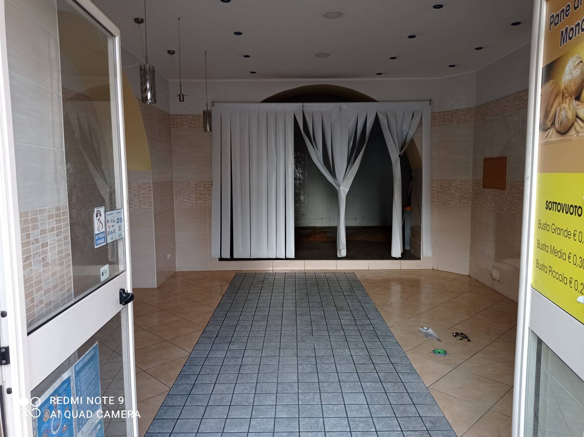 PIAZZA RIFORMA, COSENZA, Shop for rent, Excellent Condition, Energetic class: G, placed at Ground, composed by: 1 Room, 1 Bathroom, Price: € 600