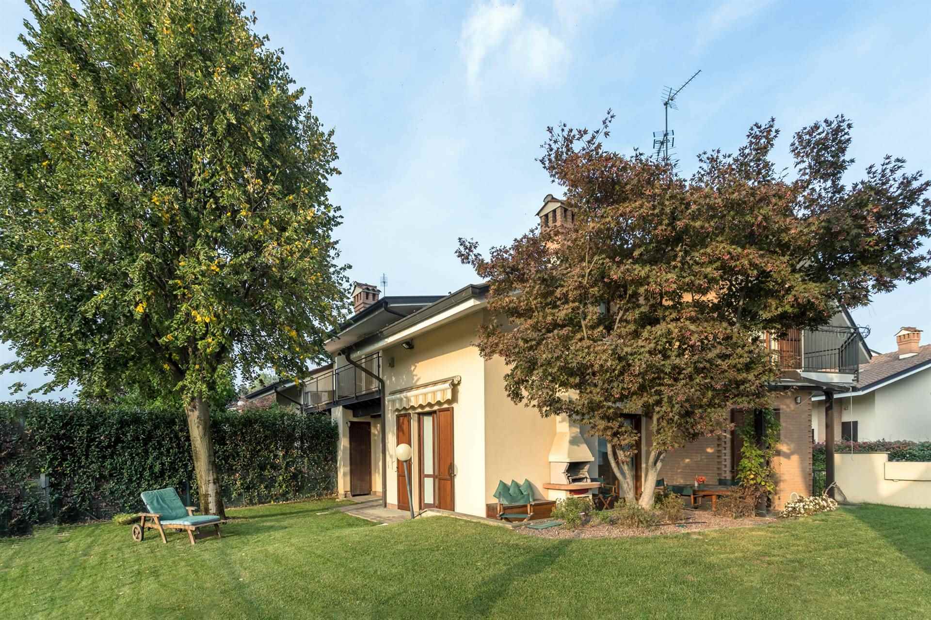Villa in Via Donizetti 13 in zona Passirano a Carnate