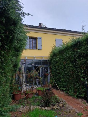 Villa a schiera abitabile in zona Villanova a Modena