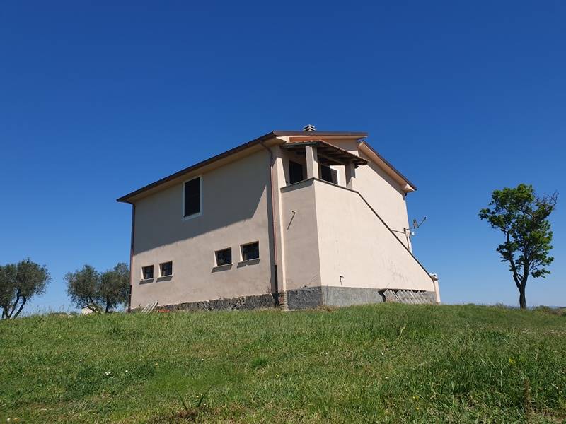 Rustico casale in vendita a Tuscania Viterbo