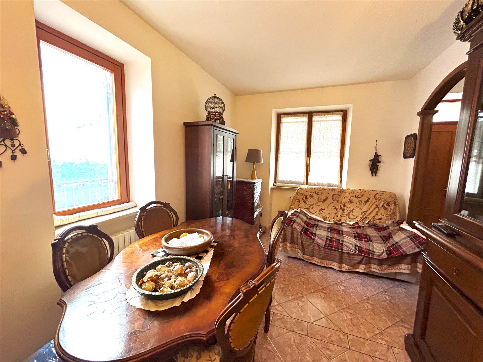 Tuscania Vende Appartamento con spazio esterno