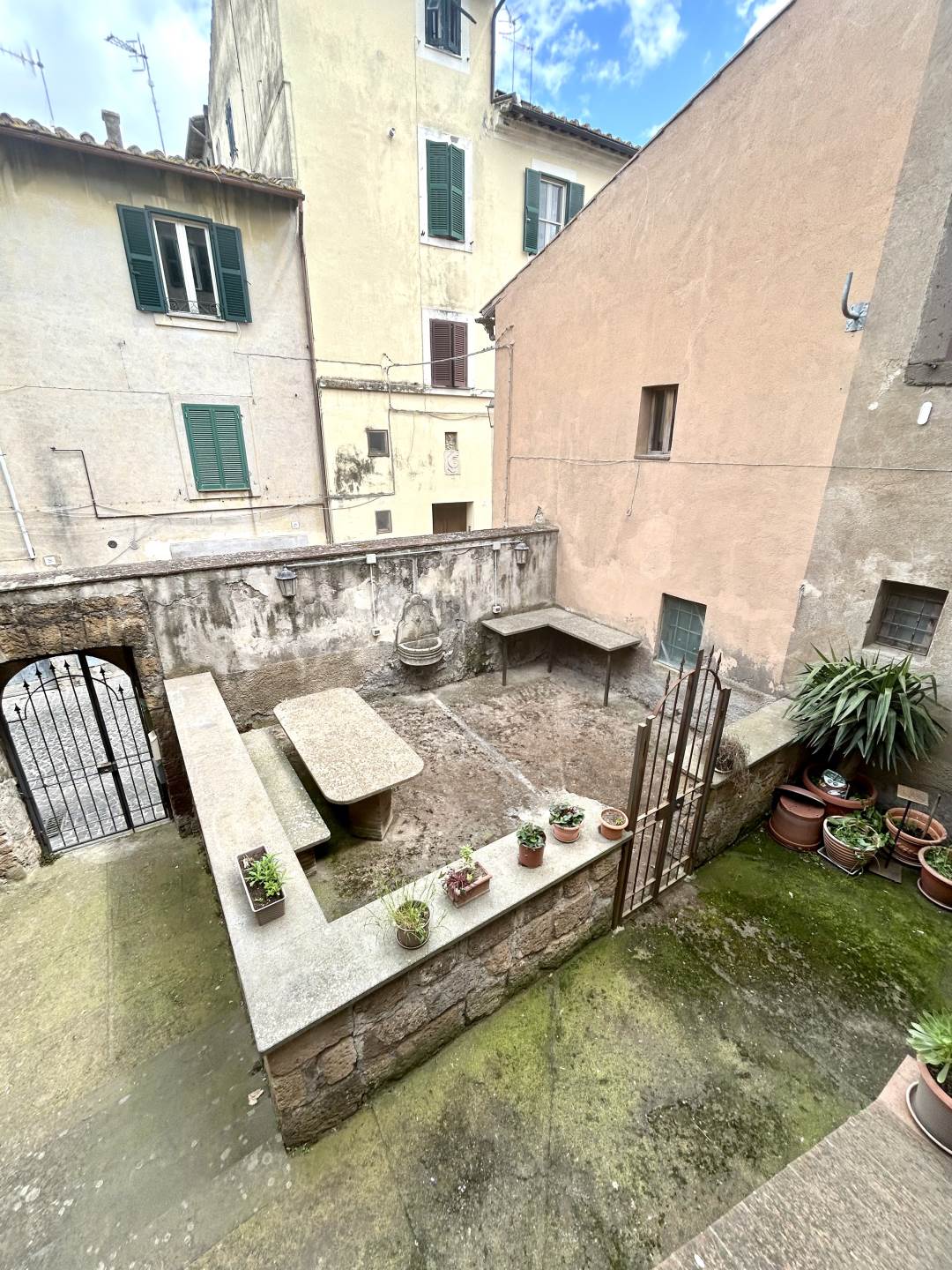 Tuscania appartamento vende