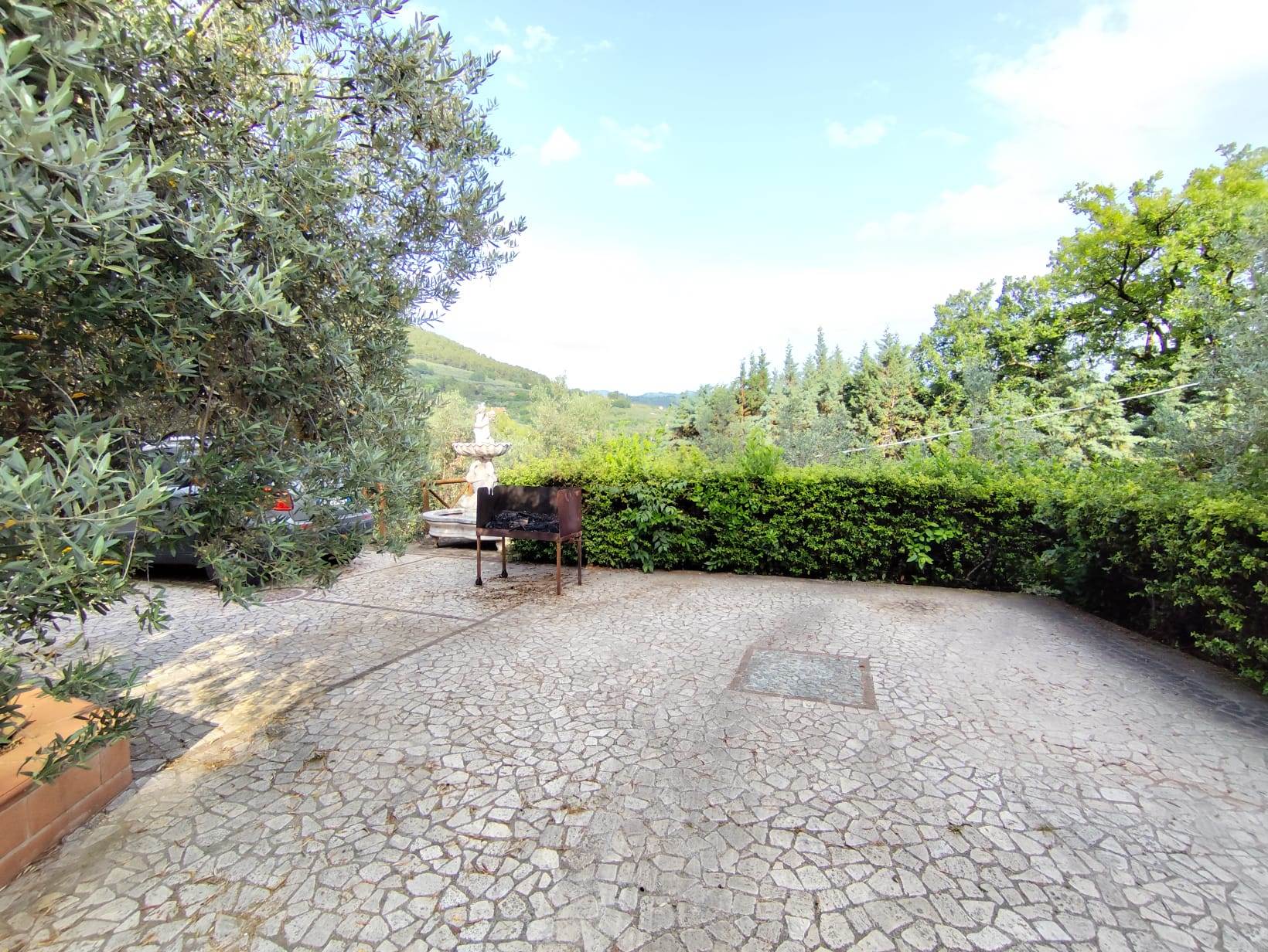 Terni villa con spazio esterno