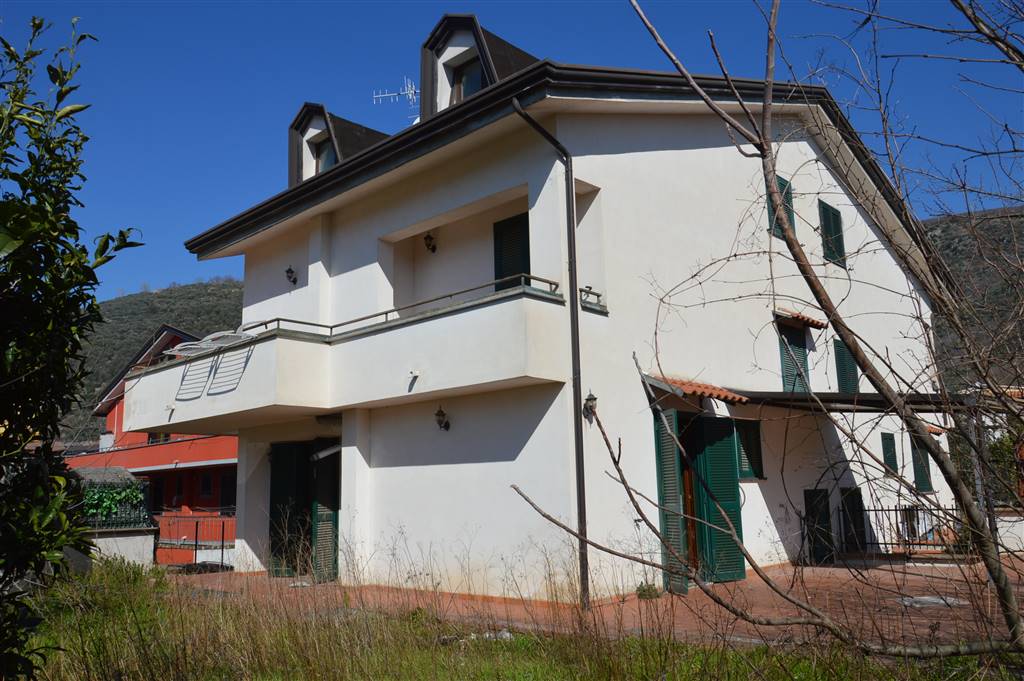 Villa a schiera in Via Giovanni Falcone 4 a Pago del Vallo di Lauro