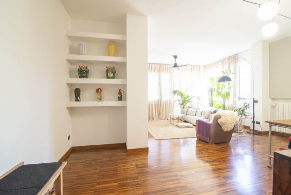 SAN DONATO MILANESE, Apartment for sale of 140 Sq. mt., Restored, Heating Centralized, Energetic class: F, Epi: 218,99 kwh/m2 year, placed at 1° on 3,