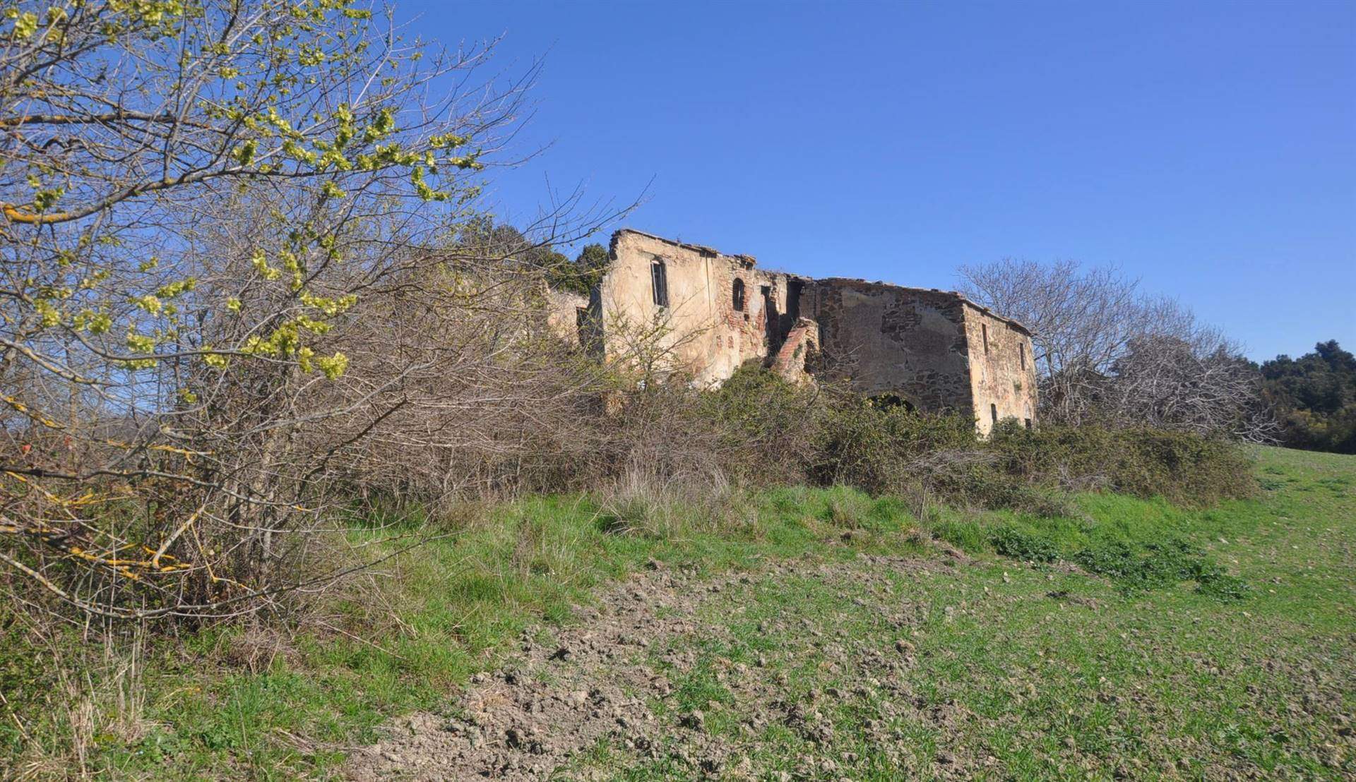 Rustico casale da ristrutturare in zona Buriano a Montecatini Val di Cecina