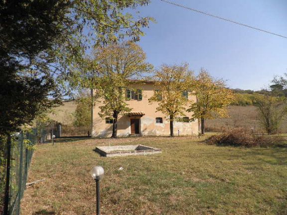 Rustico casale in Strada Regionale 439 in zona Frazioni: Saline a Volterra