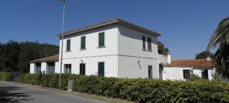 Villa in Via Traversa Livornese in zona Castelnuovo della Misericordia a Rosignano Marittimo