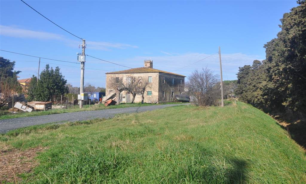 Rustico casale in Via Cavalleggeri in zona Vada a Rosignano Marittimo