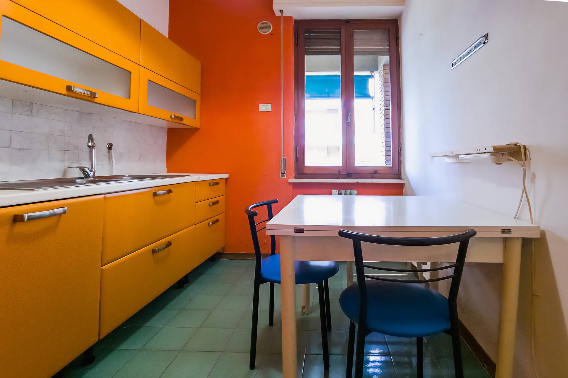 UNCINELLO, SIENA, Apartment for sale of 61 Sq. mt., Be restored, Heating Centralized, Energetic class: E, Epi: 78,666 kwh/m2 year, placed at 2° on 5, composed by: 3 Rooms, Little kitchen, , 1 Bedroom,