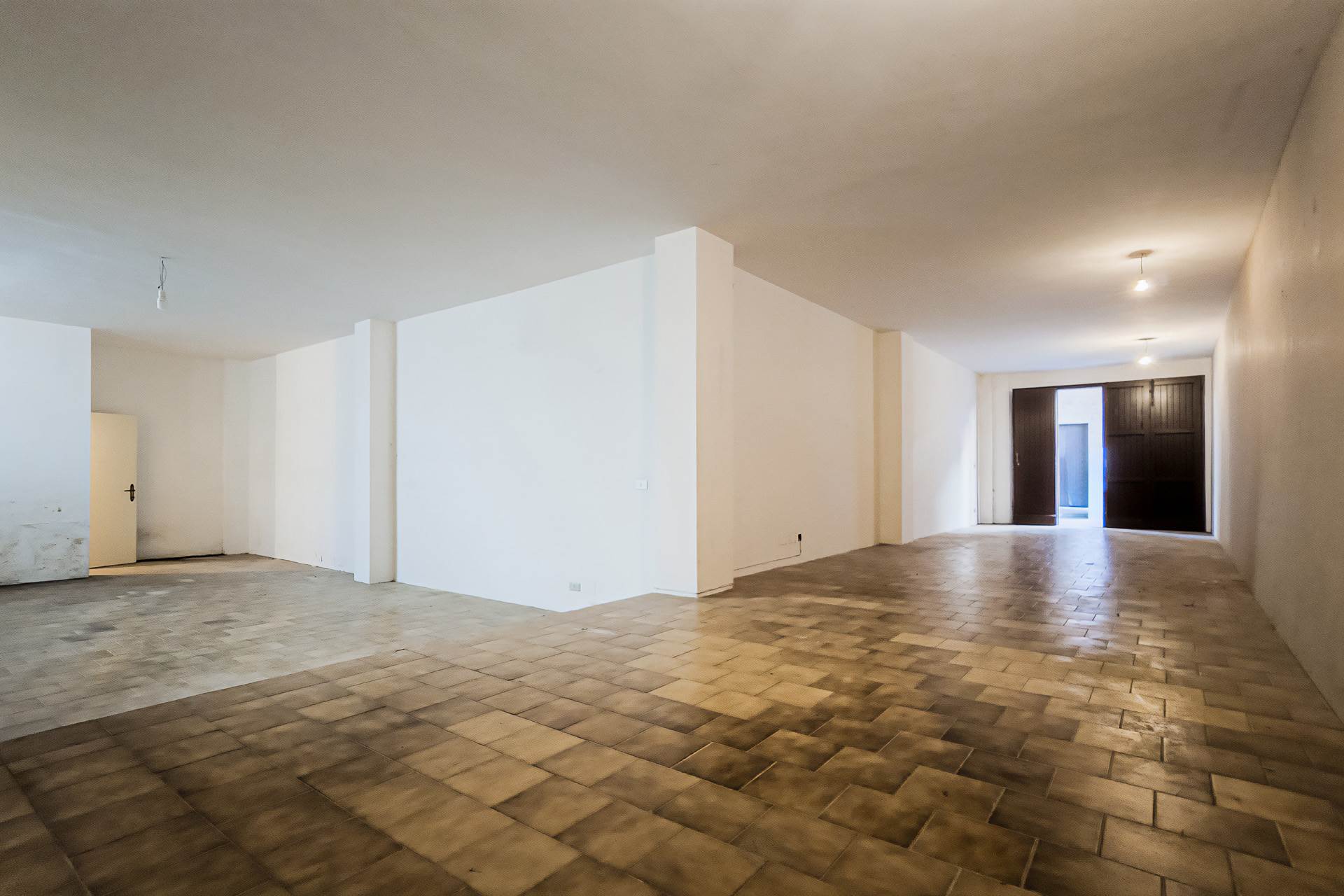 CAPPUCCINI, SIENA, Garage / Parking space for sale of 116 Sq. mt., Habitable, Energetic class: Not subject, placed at Ground on 2, composed by: 1 Room, 1 Bathroom, Double Box, Price: € 102,000