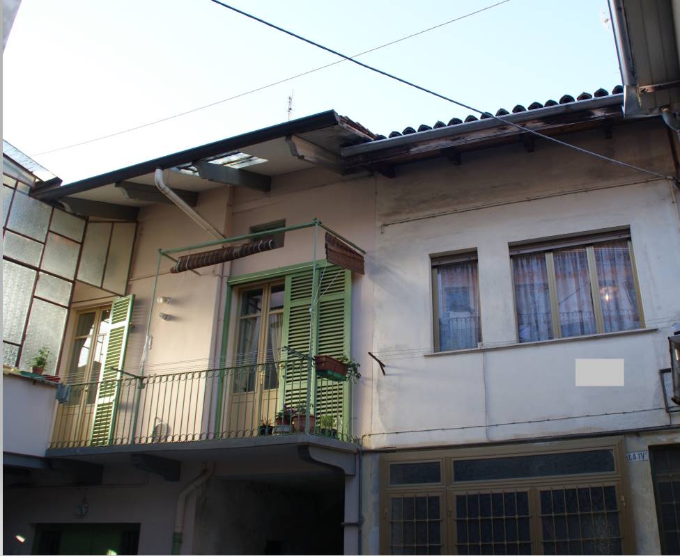 Casa semi indipendente in Via Rosazza 29 in zona Chiavazza,vaglio a Biella