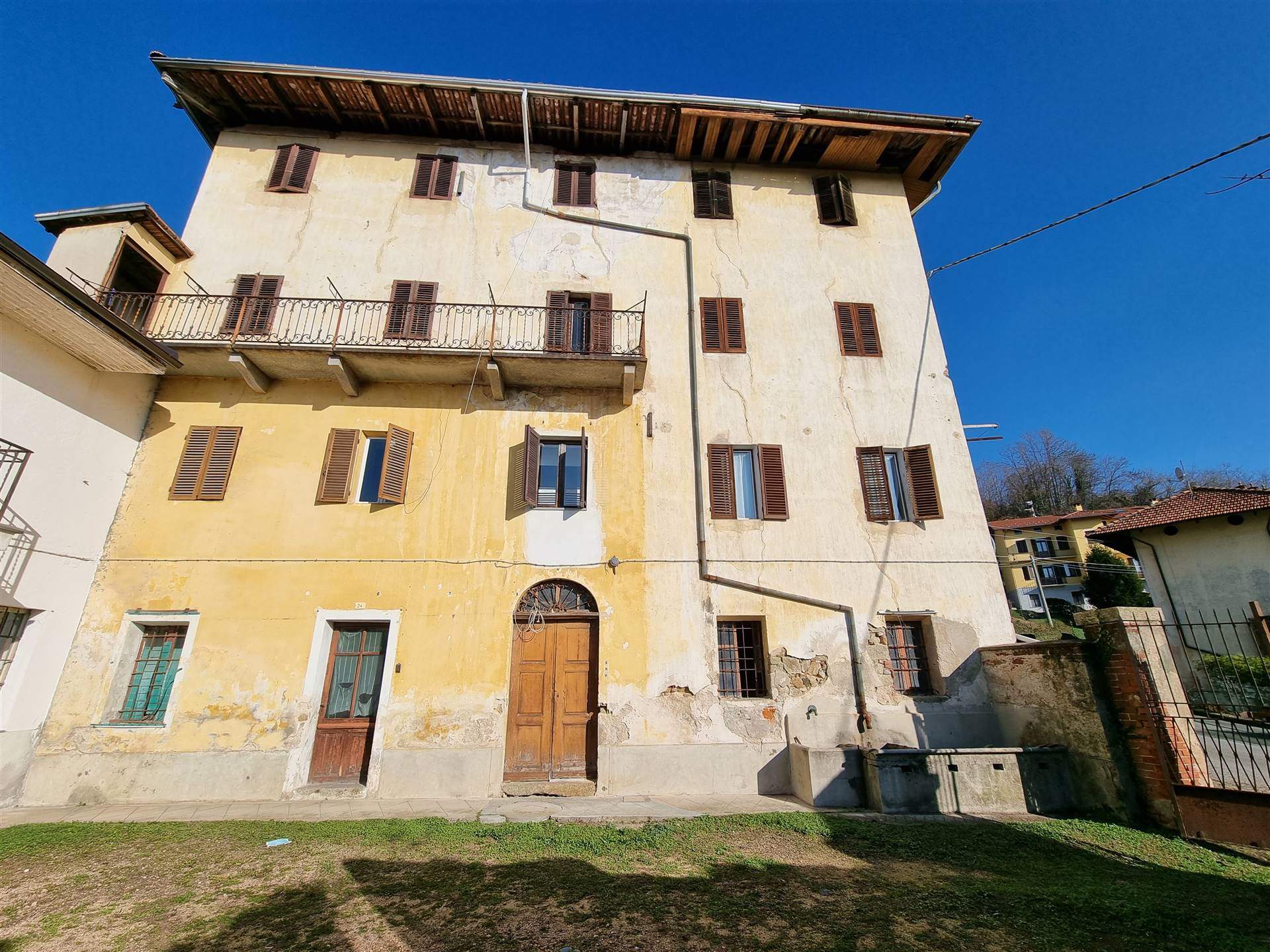 Casa semi indipendente in vendita a Casapinta Biella