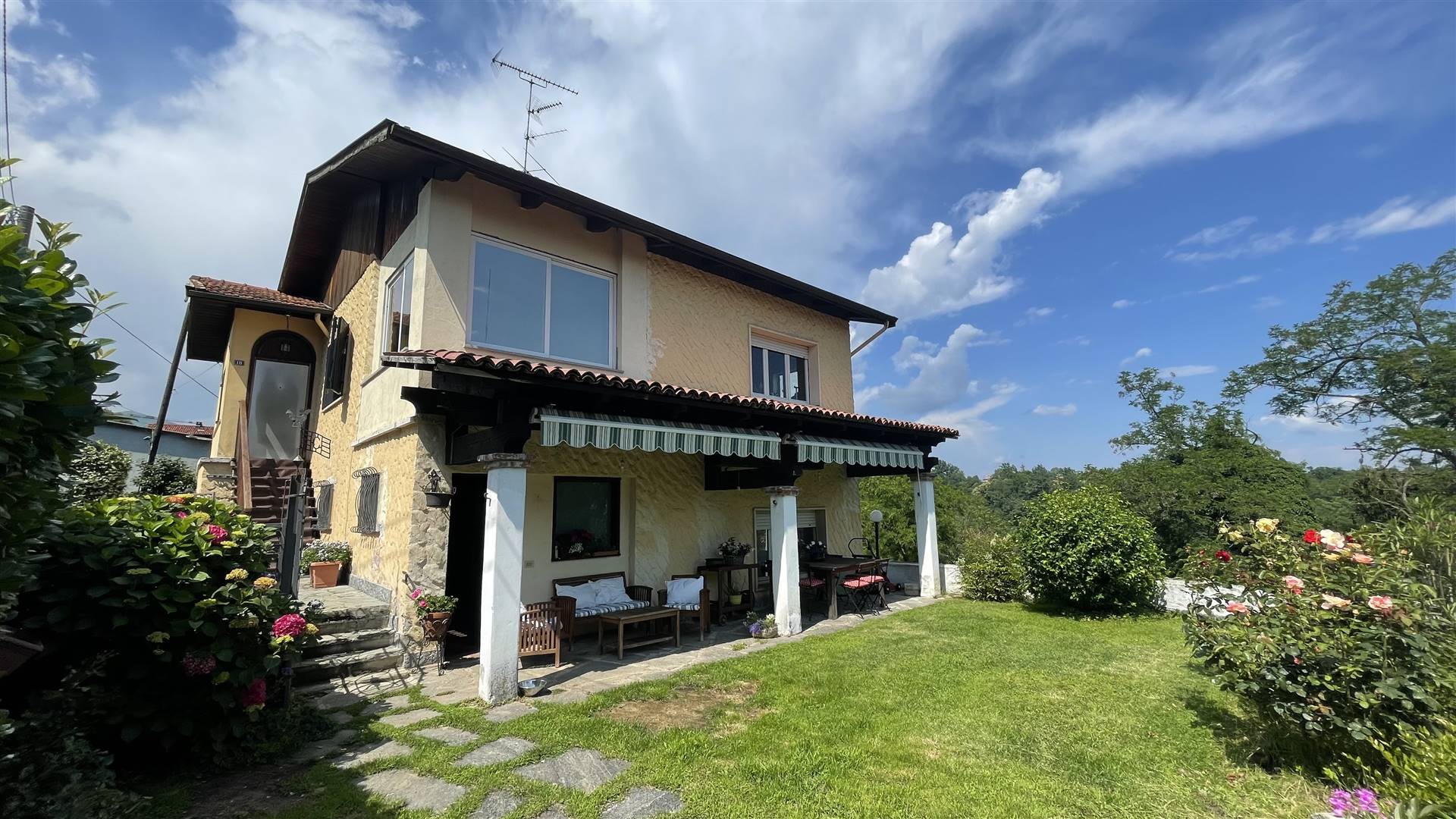 Villa bifamiliare in vendita a Biella Oremo / Barazzetto / Vandorno