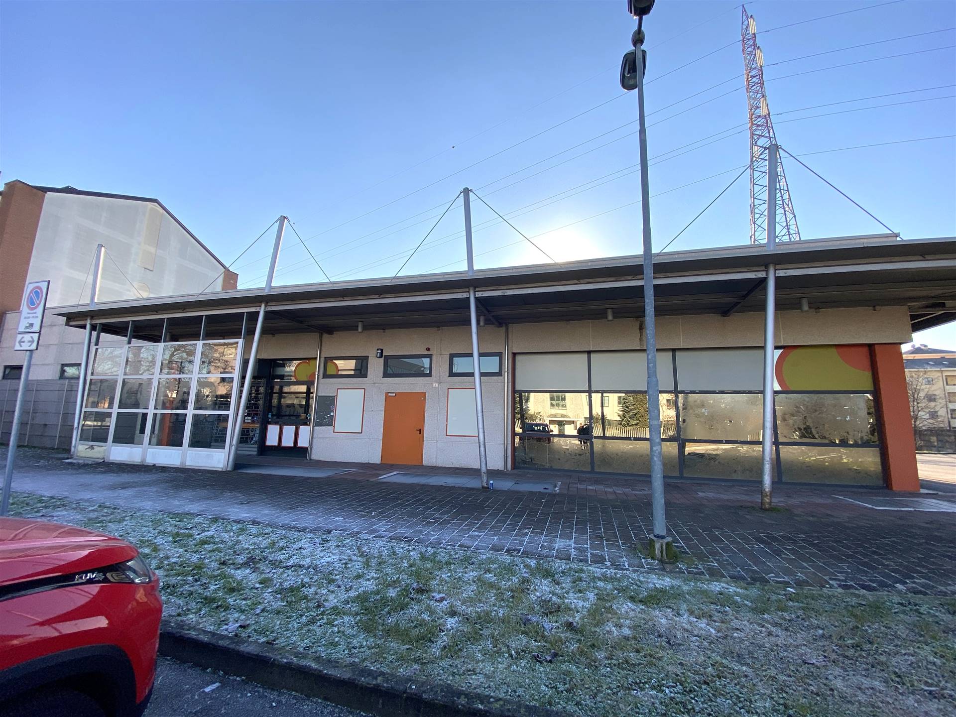 CERNUSCO SUL NAVIGLIO, Shop for rent, Good condition, Heating Individual heating system, Energetic class: D, Epi: 535 kwh/m3 year, placed at Ground, composed by: , 2 Bathrooms, Elevator, Price: € 12,