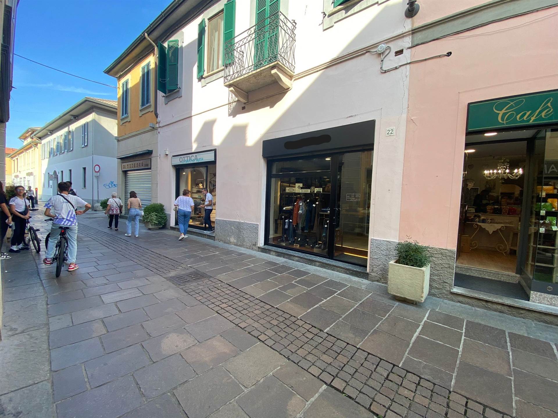 CERNUSCO SUL NAVIGLIO, Commercial business for sale of 80 Sq. mt., Excellent Condition, Heating Individual heating system, Energetic class: G, Epi: 