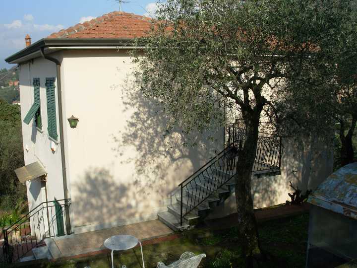 Casa singola da ristrutturare in zona Pugliola a Lerici