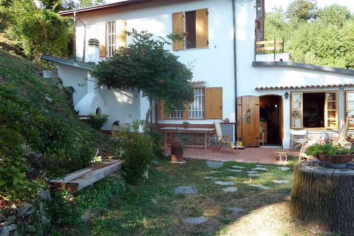 Villa bifamiliare in vendita a Fosdinovo Massa Carrara