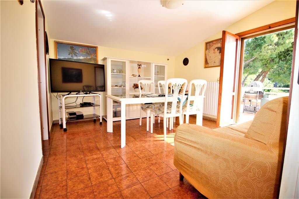 SILVI, Apartment for sale of 75 Sq. mt., Good condition, Heating Individual heating system, Energetic class: E, placed at 2° on 2, composed by: 3 Rooms, Little kitchen, , 2 Bedrooms, 1 Bathroom, 