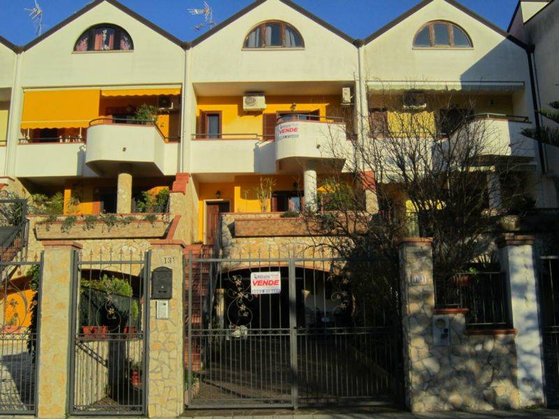 Villa a schiera in Via Nestore Mazzei 131 a Corigliano-rossano