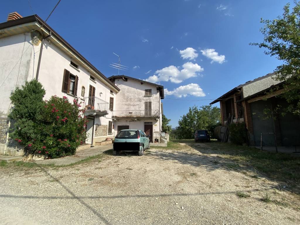 Rustico casale da ristrutturare in zona Magnano Montanaro a Carpaneto Piacentino
