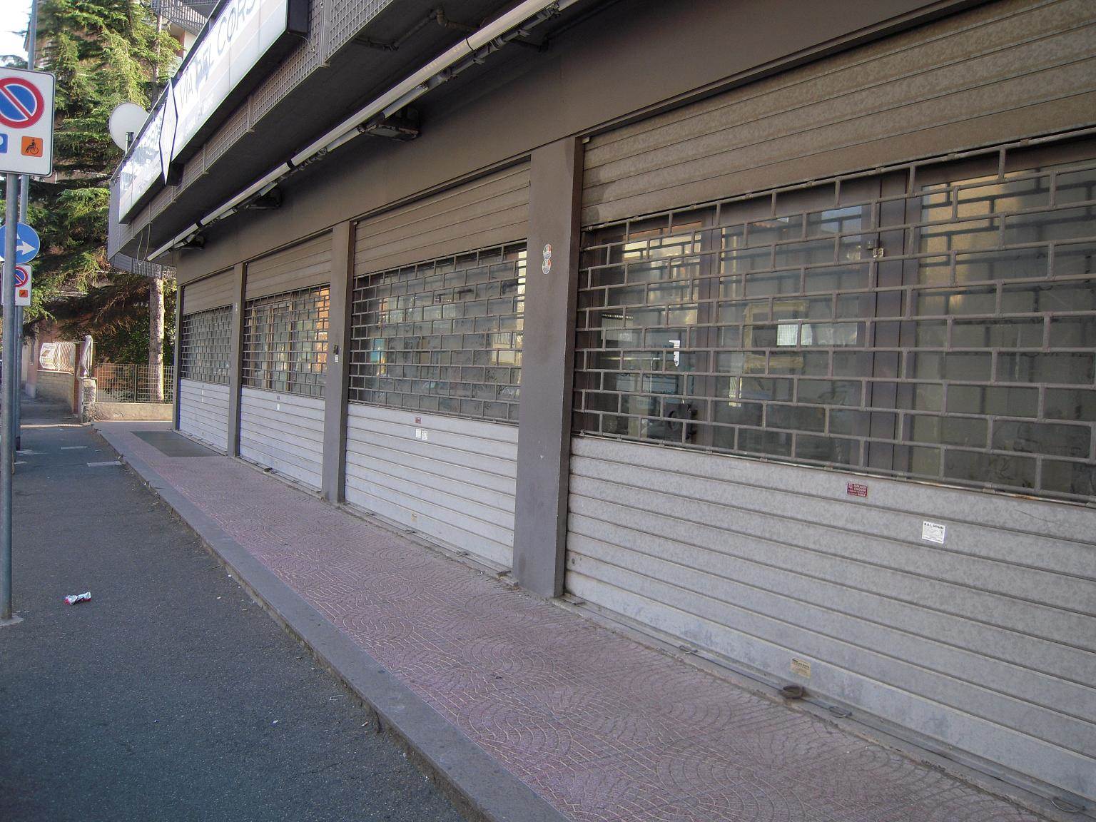 L'immobiliare Bertini propone uno splendido locale Commerciale con sei vetrine su strada principale . Il localeviene proposto sia in locazione che in 