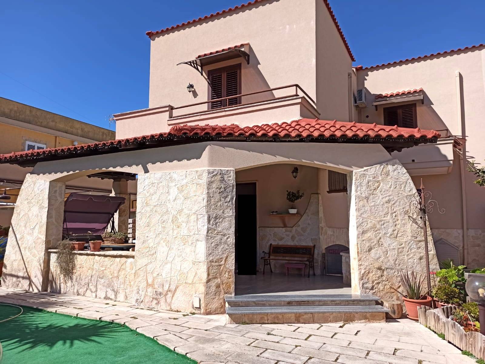 GANDOLI, LEPORANO, Duplex villa for sale of 154 Sq. mt., Excellent Condition, Heating Individual heating system, Energetic class: E, composed by: 5 