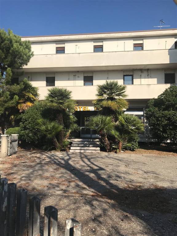 COLOMBARE, SIRMIONE, Hotel for sale of 1970 Sq. mt., Energetic class: Not subject, placed at Ground on 2, composed by: 30 Rooms, 30 Bathrooms, Price: 
