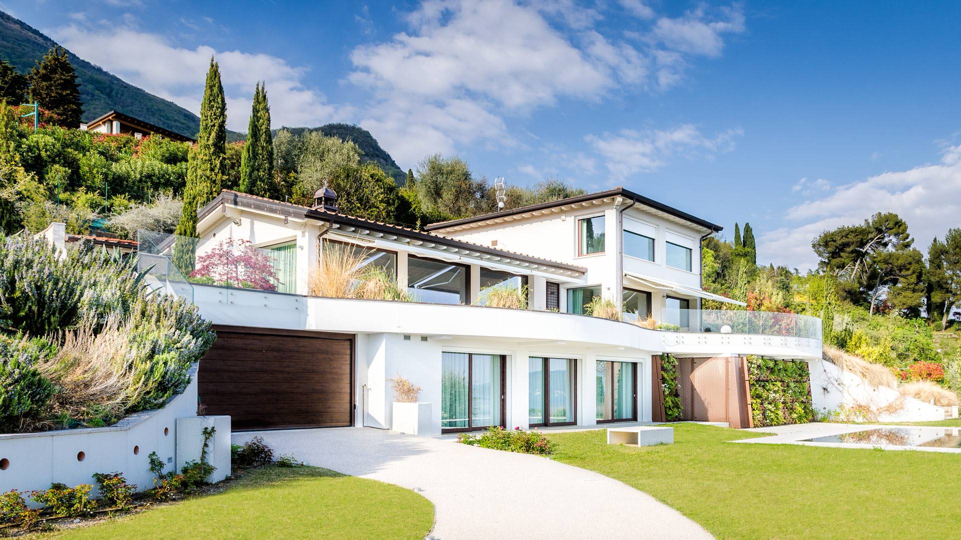 GARDONE RIVIERA, Villa zu verkaufen von 680 Qm, Heizung Bodenheizung, Energie-klasse: A+, zusammengestellt von: 10 Raume, Separate Küche, , 6 Zimmer, 