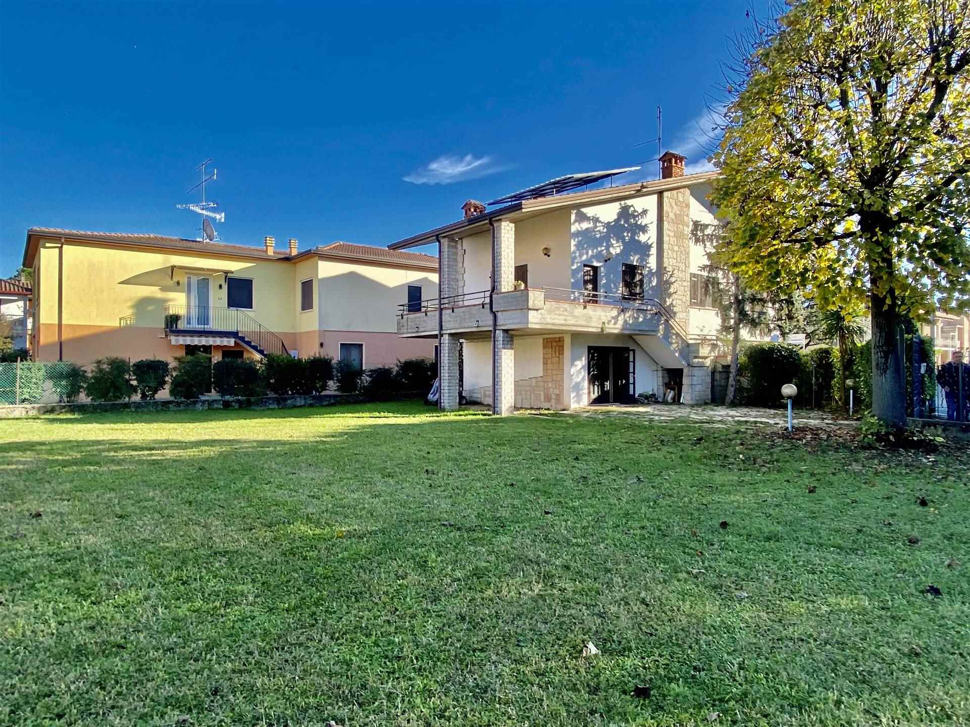 LUGANA, SIRMIONE, Villa for sale of 250 Sq. mt., Good condition, Heating Individual heating system, composed by: 6 Rooms, Little kitchen, , 3 