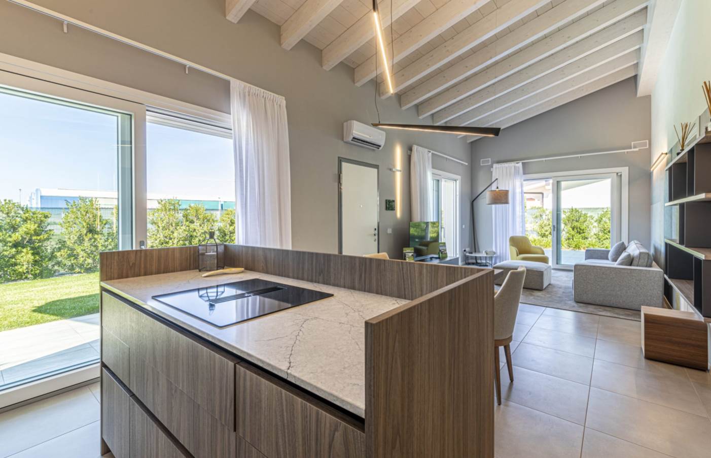 LONATO, Villa zu verkaufen von 100 Qm, Neubau, Energie-klasse: A+, am boden Land, zusammengestellt von: 5 Raume, Separate Küche, , 3 Zimmer, 2 Baeder,