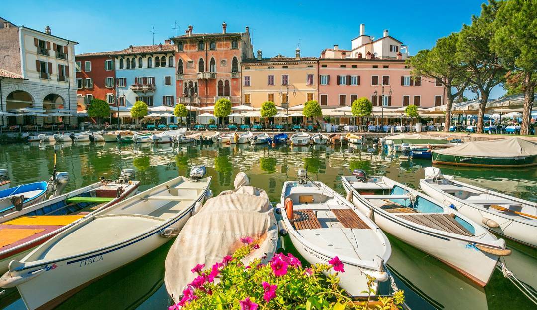 CENTRI: DESENZANO DEL GARDA, DESENZANO DEL GARDA, Penthouse for sale of 214 Sq. mt., New construction, Heating Individual heating system, Energetic class: A+, composed by: 8 Rooms, Separate kitchen, ,