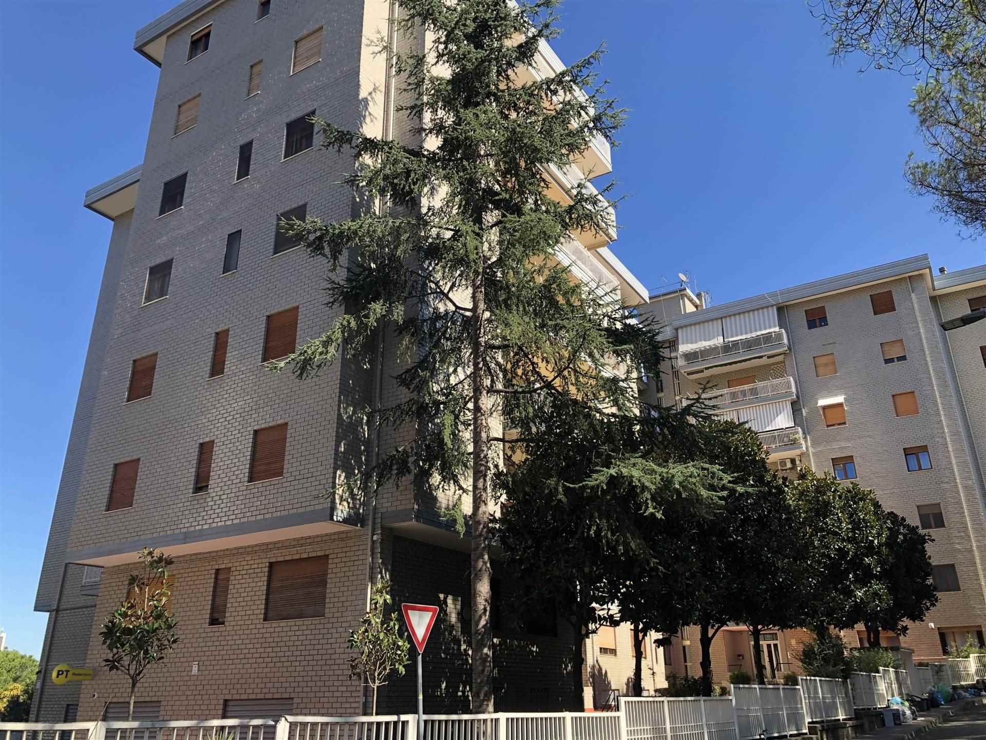 CITTÀ 2000, COSENZA, Apartment for sale of 150 Sq. mt., Excellent Condition, Heating Individual heating system, Energetic class: G, placed at 1° on 6,