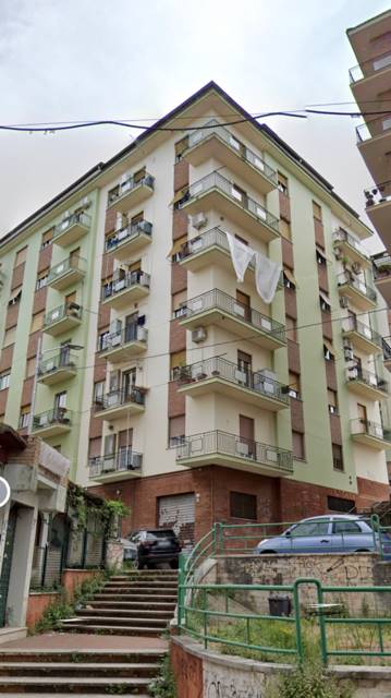 Appartamento posto al piano sesto di circa 100 mq composto da ingresso, cucina, ripostiglio, soggiorno, due camere, un bagno e due balconi. 