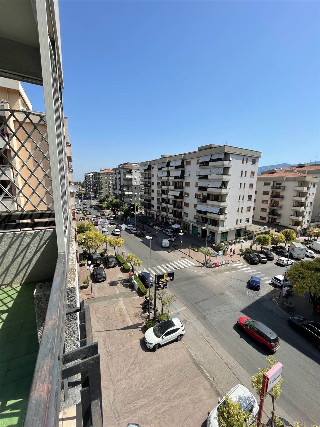 ROGES, RENDE, Apartment for rent of 220 Sq. mt., Good condition, Heating Centralized, Energetic class: G, placed at 4° on 6, composed by: 9 Rooms, 