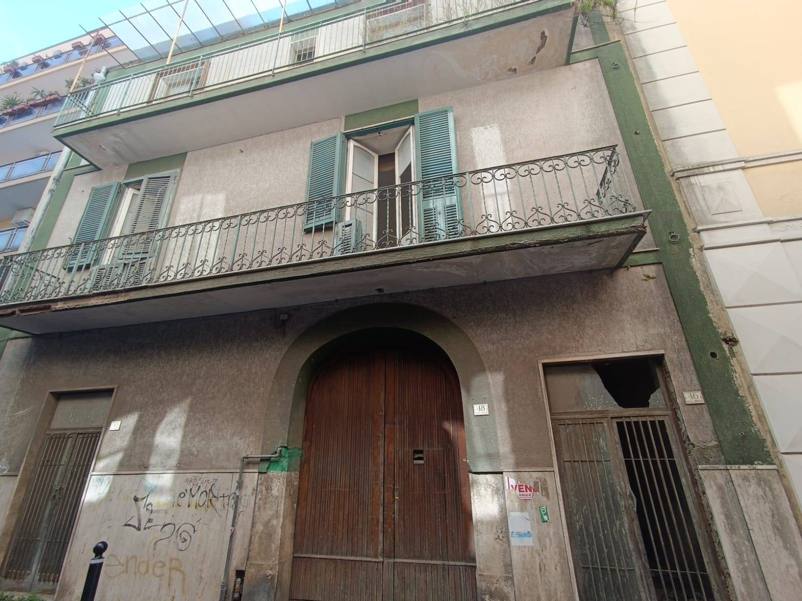 Palazzo in Via Tanucci 48 in zona Centro a Caserta