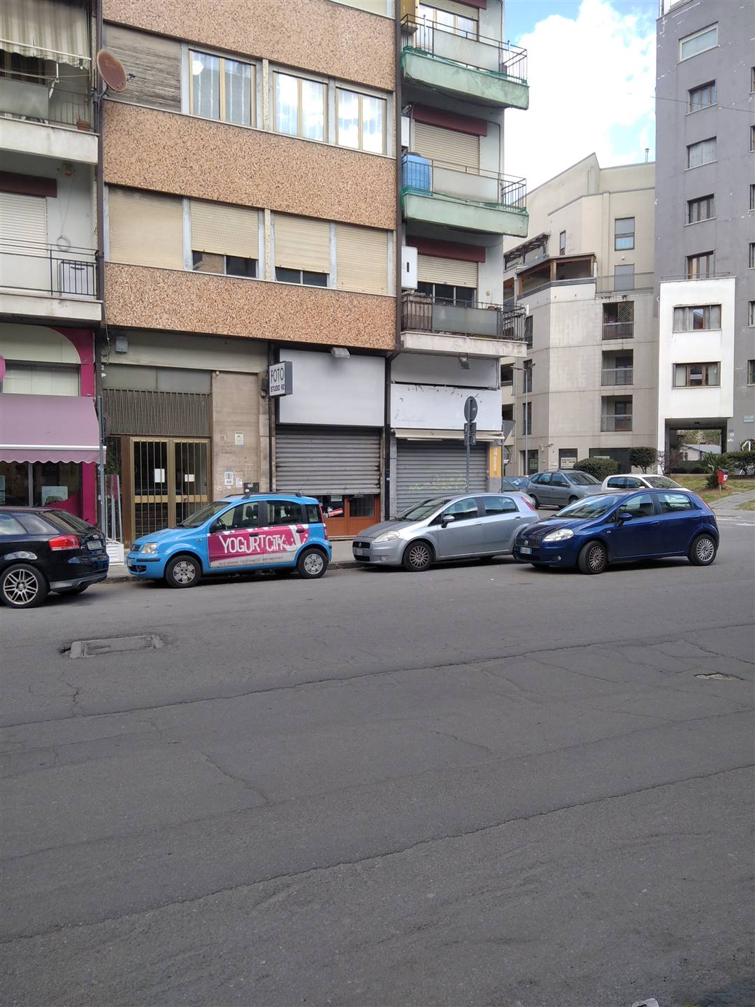 PIAZZA EUROPA, COSENZA, Shop for rent of 50 Sq. mt., Good condition, Energetic class: C, placed at Ground, composed by: , 1 Bathroom, Price: € 800