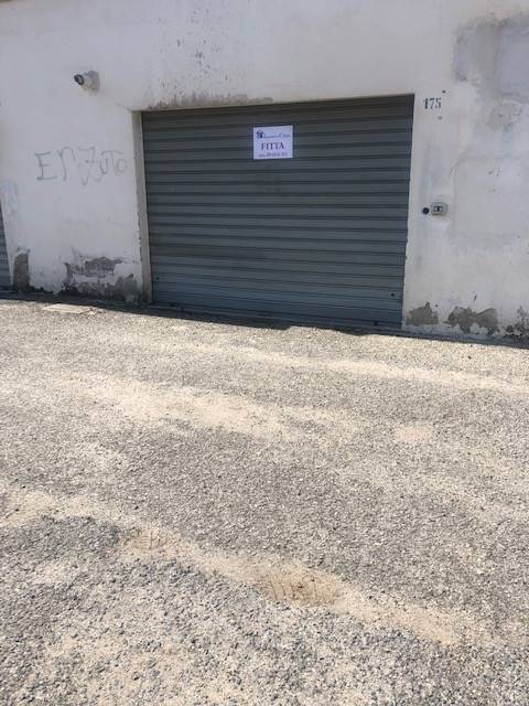 VIALE MANCINI, COSENZA, Warehouse for rent of 45 Sq. mt., Habitable, Heating Non-existent, Energetic class: G, placed at Ground on 5, composed by: 1 