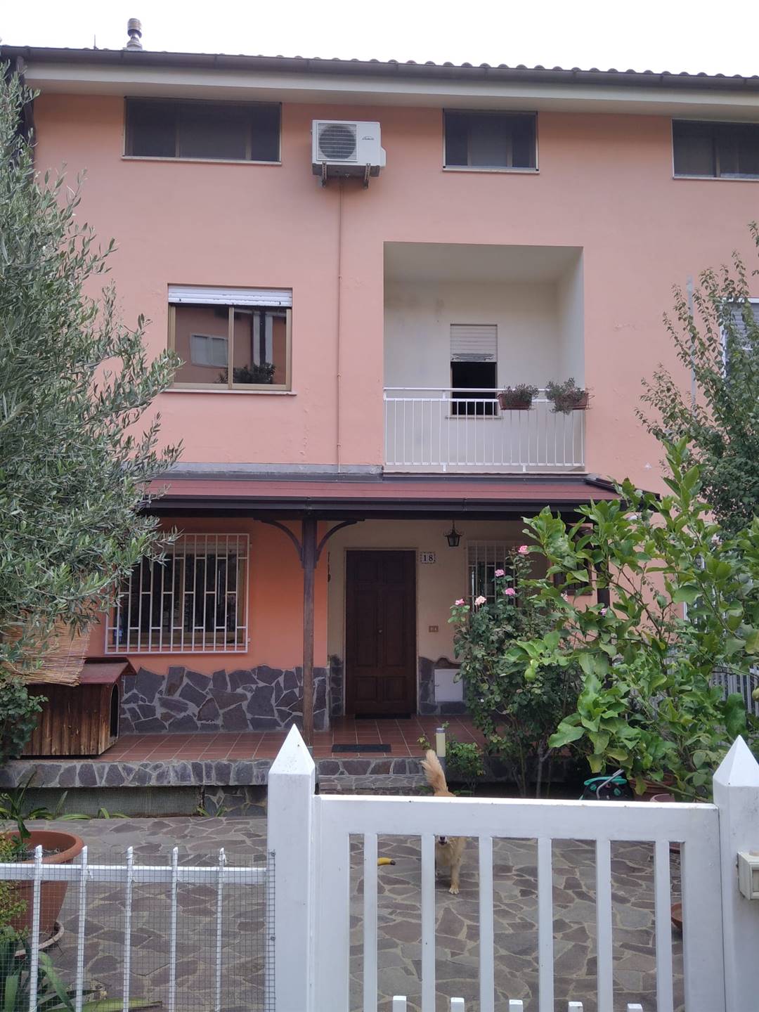 SERRA MICELI, CASTROLIBERO, Terraced villa for sale of 200 Sq. mt., Habitable, Heating Individual heating system, Energetic class: F, placed at 