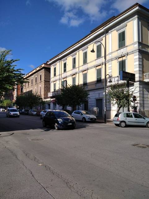 CORSO UMBERTO, COSENZA, Apartment for rent of 100 Sq. mt., Excellent Condition, Heating Individual heating system, Energetic class: G, placed at 3° 