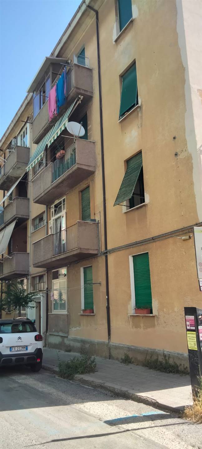 VIA ROMA, COSENZA, Apartment for sale of 114 Sq. mt., Be restored, Heating Individual heating system, Energetic class: G, placed at 1° on 4, composed 
