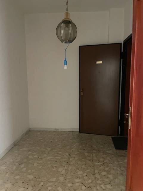 VIA PANEBIANCO, COSENZA, Apartment for sale of 100 Sq. mt., Habitable, Heating Individual heating system, Energetic class: G, placed at 3° on 5, 