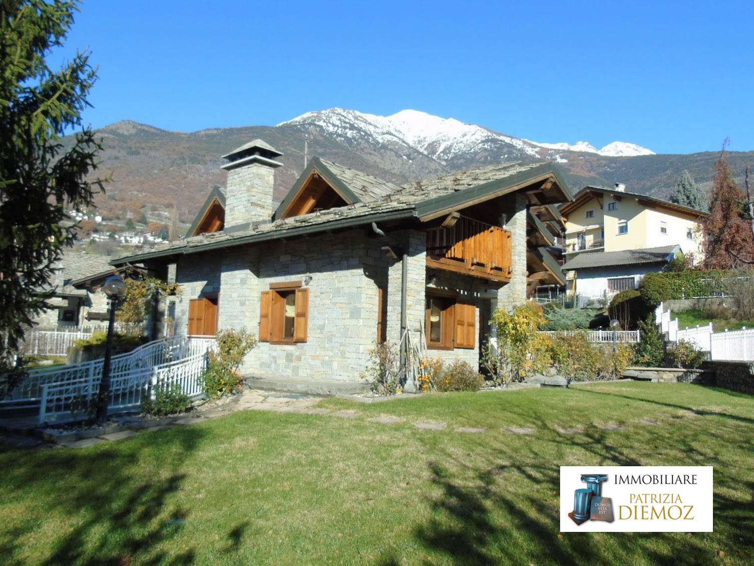 Villa in Vendita a Aosta