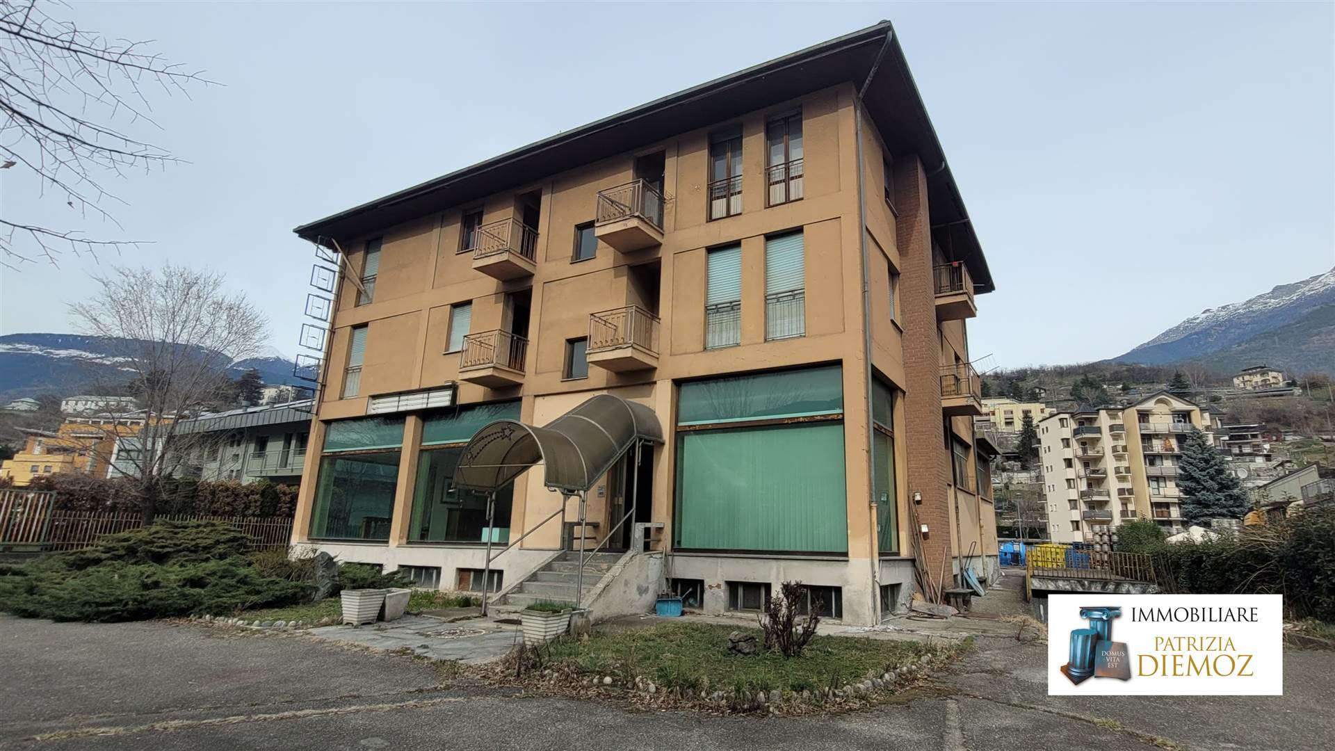 Locale commerciale/Negozio in Vendita a Aosta